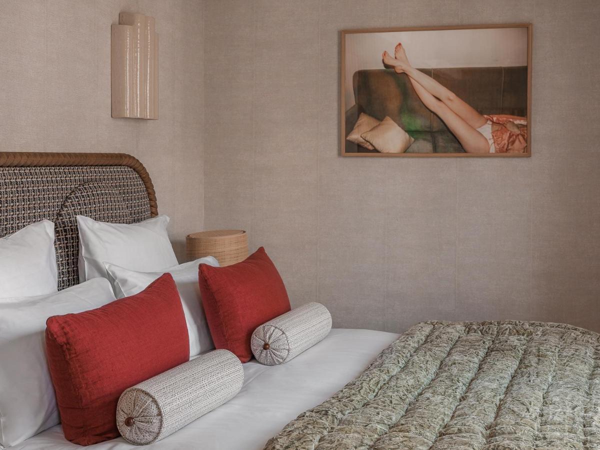 Quarto Deluxe (2 Adultos + 1 Criança)