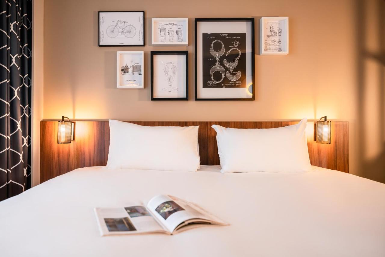 Privilege room queen-size double bed 1 sofa bed,1716974292:JPEG