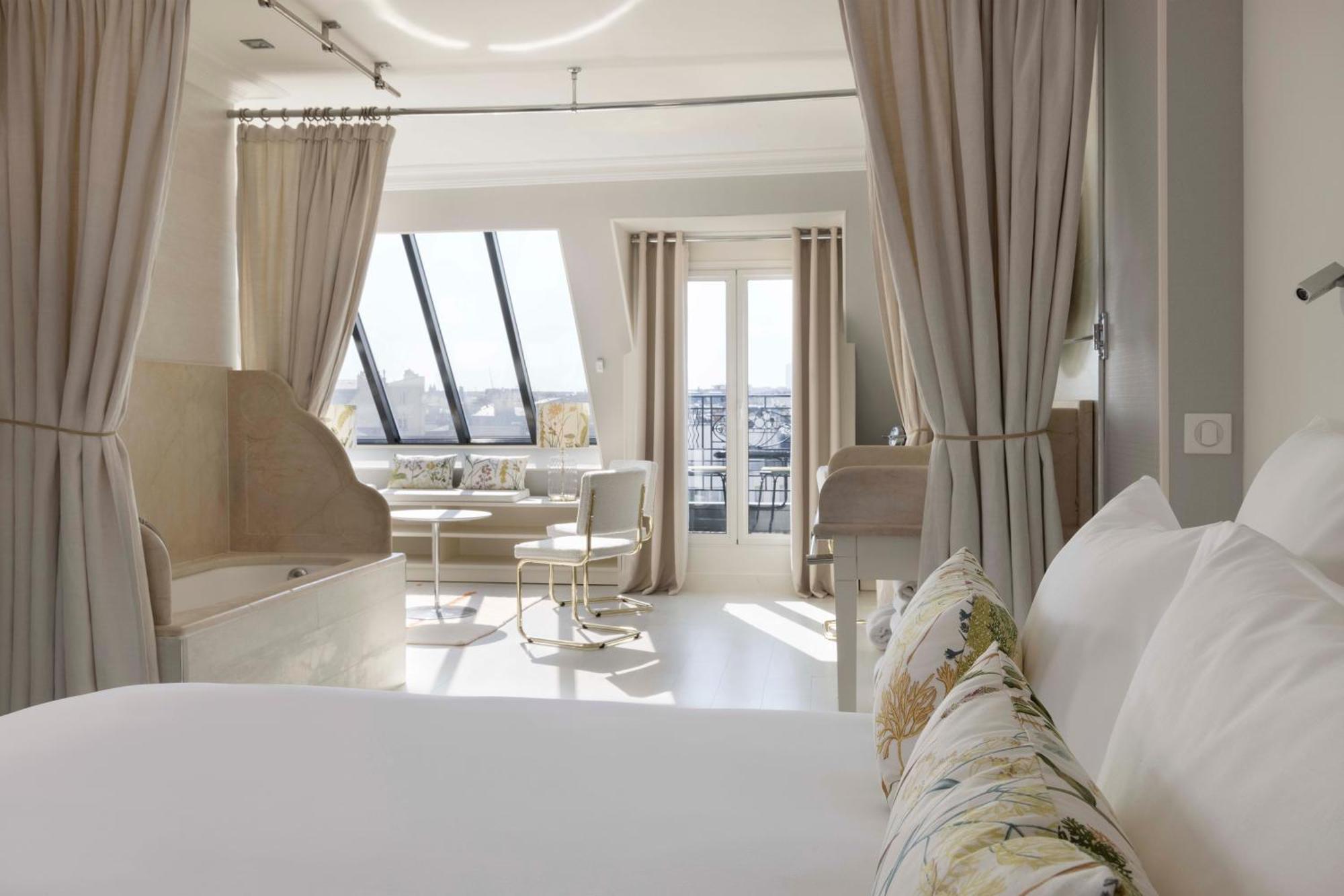 Suite with Balcony Eiffel Tower view