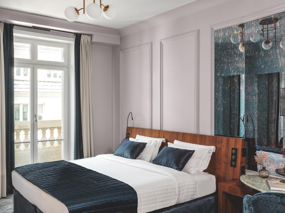 Habitación Signature con balcón y 1 cama grande
