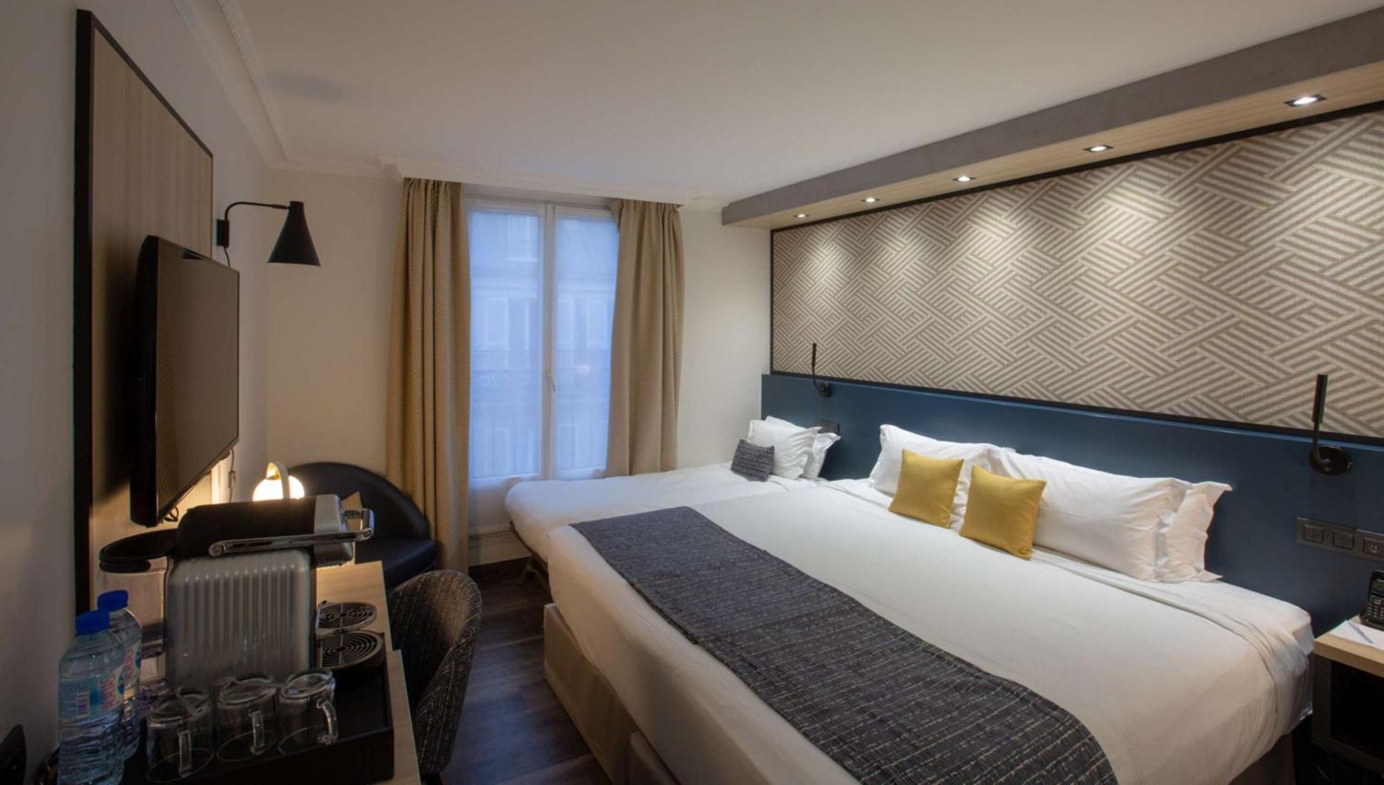 Deluxe Triple Room 1 King 1 Single Bed Non-Smoking,1273767487:JPEG