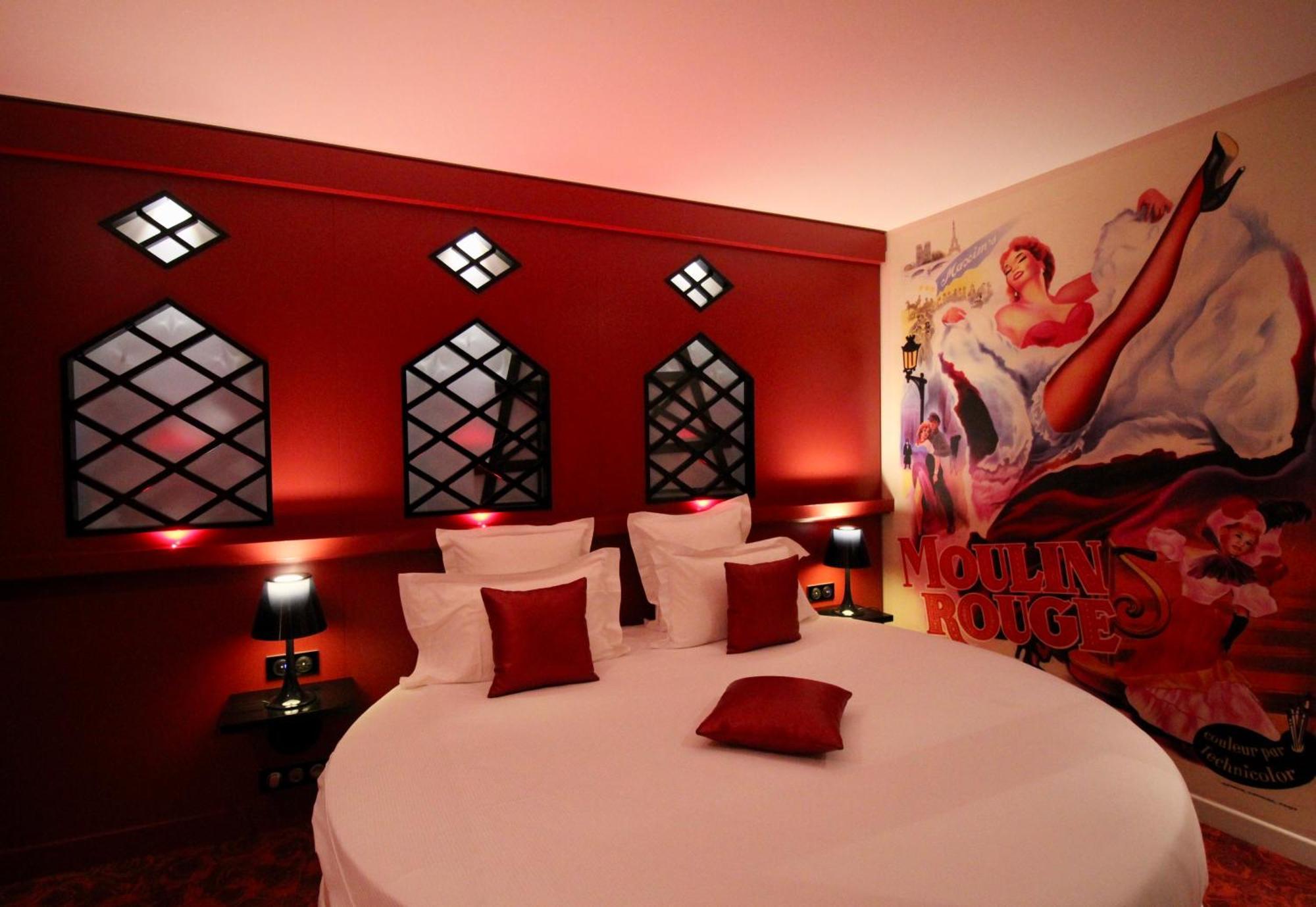 Quarto Duplo Moulin Rouge com Chuveiro