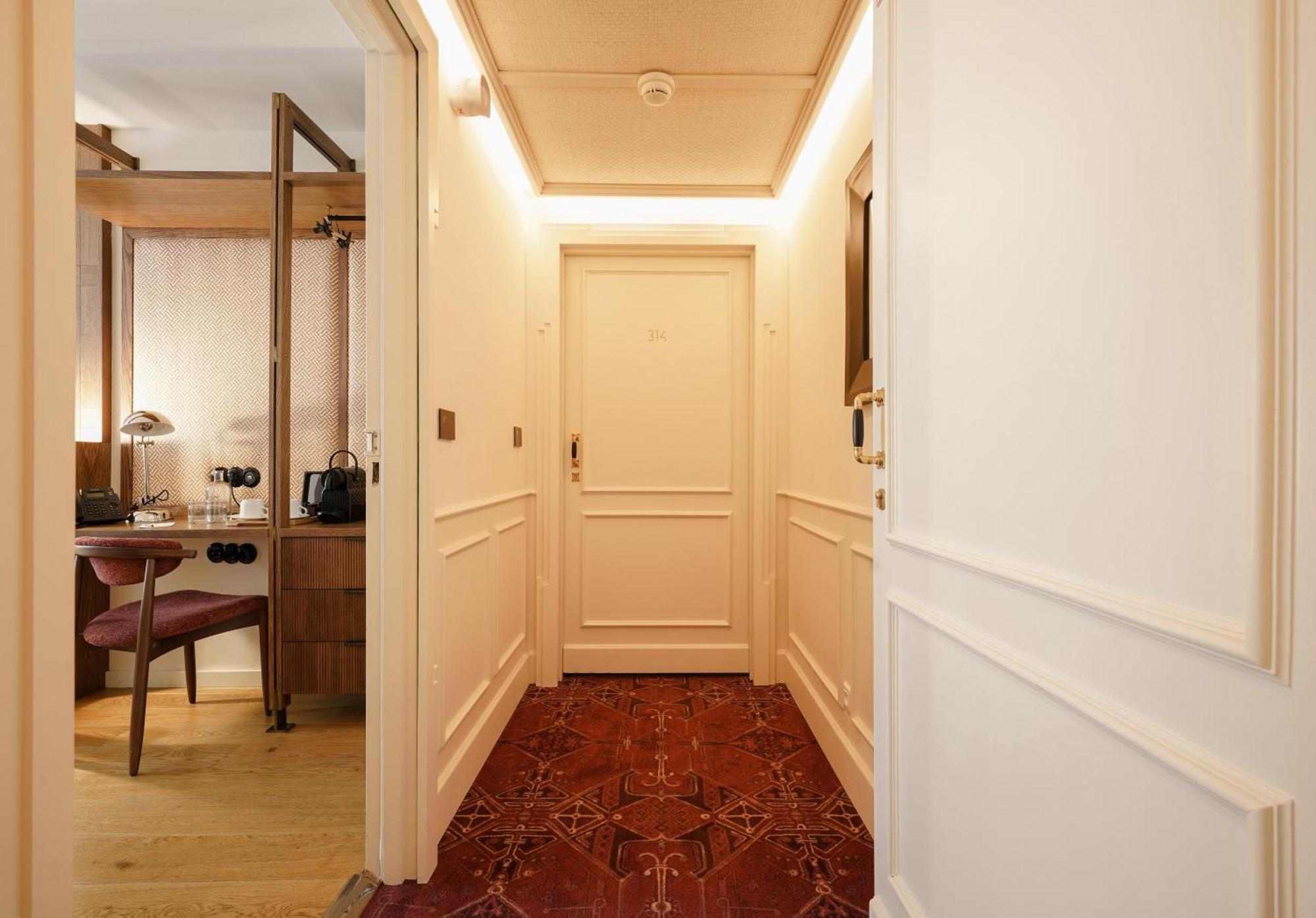 Family Room,1556290942:JPEG