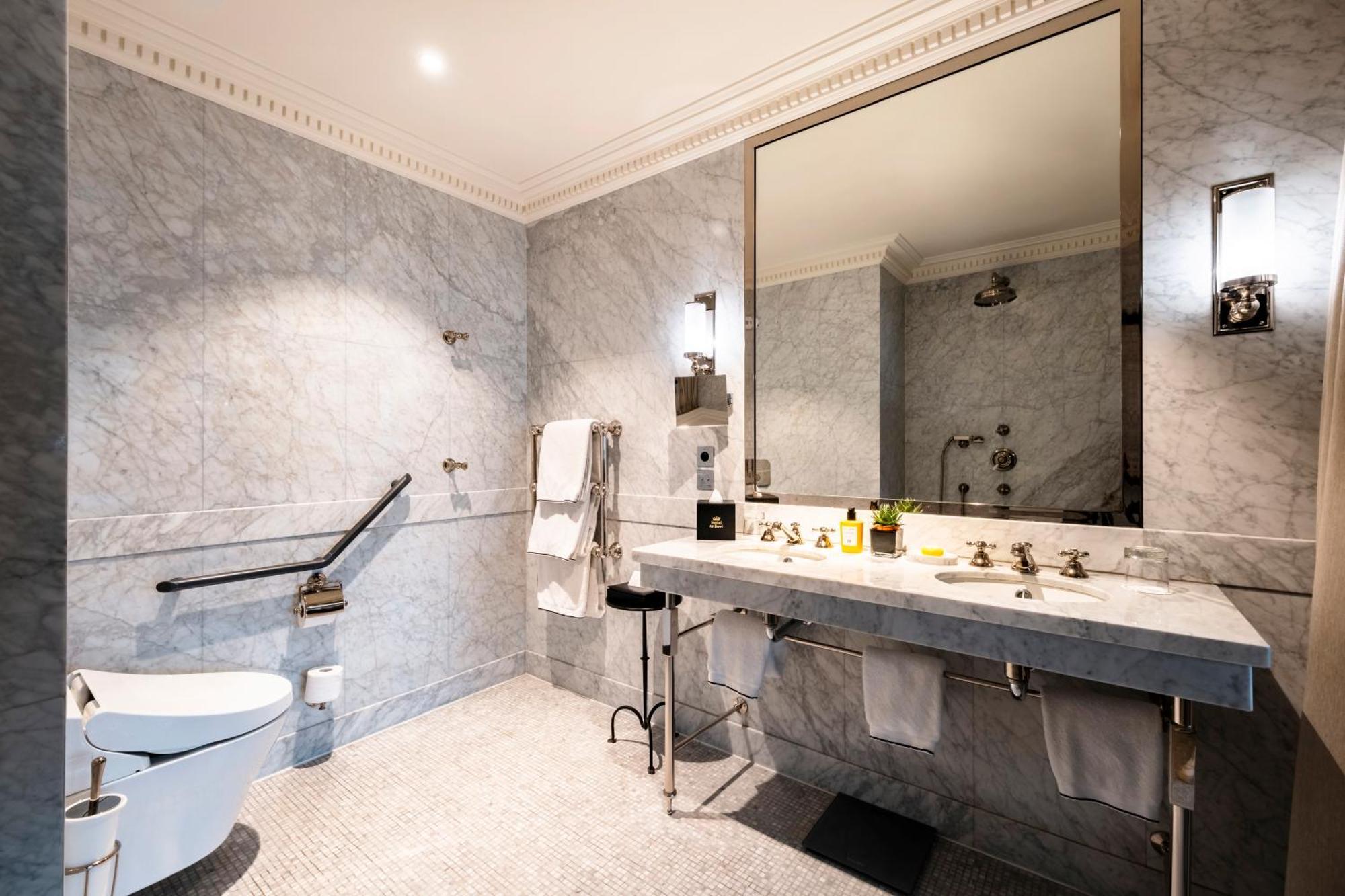 Deluxe Suite, 1 King,1657193496:JPEG