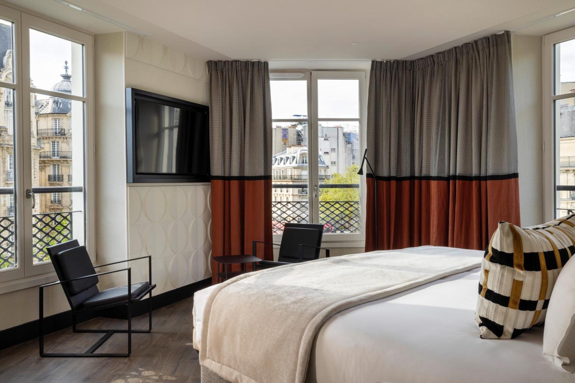 Junior Suite Eiffel Tower View,1709904239:JPEG