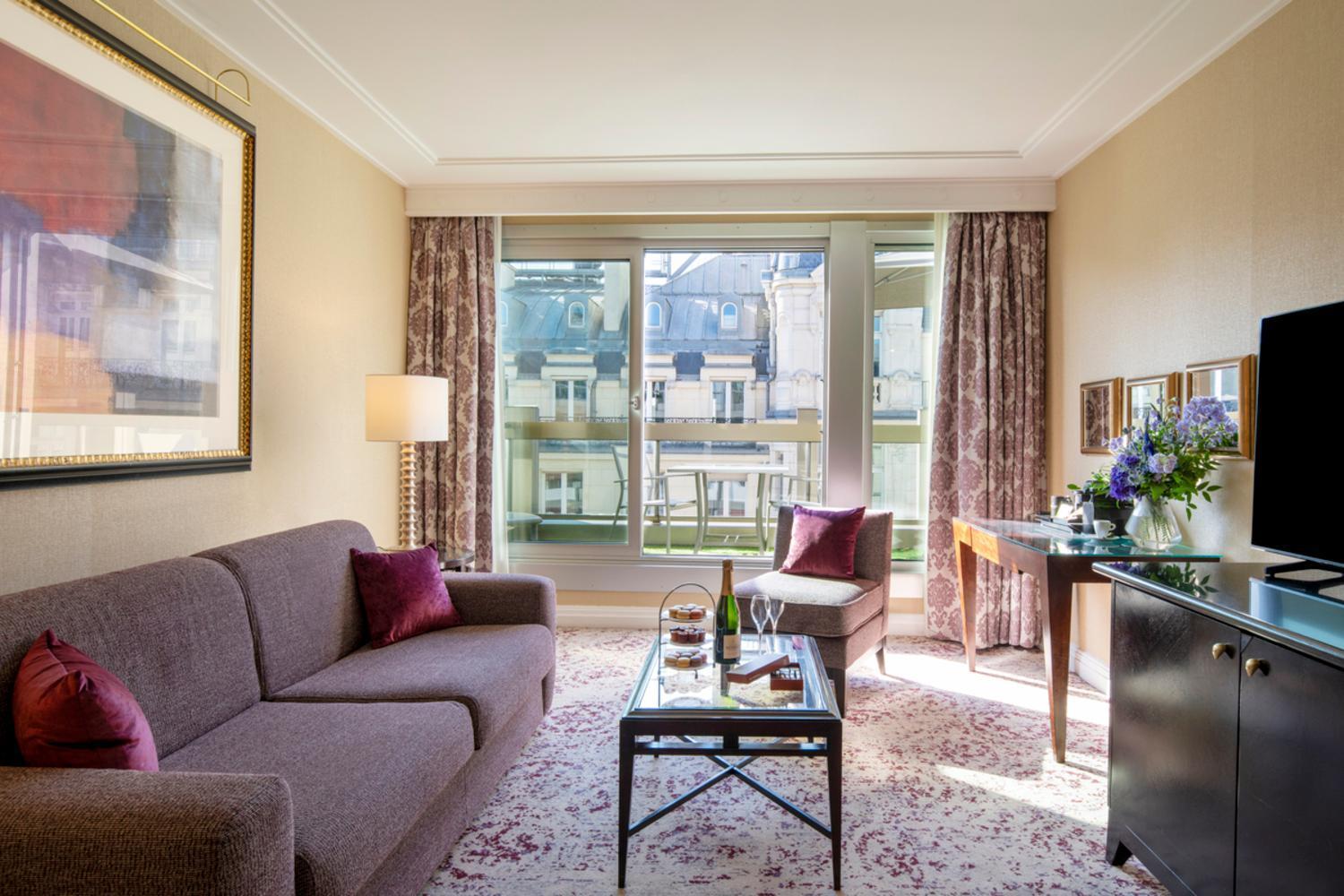 Executive Suite,1729984163:JPEG