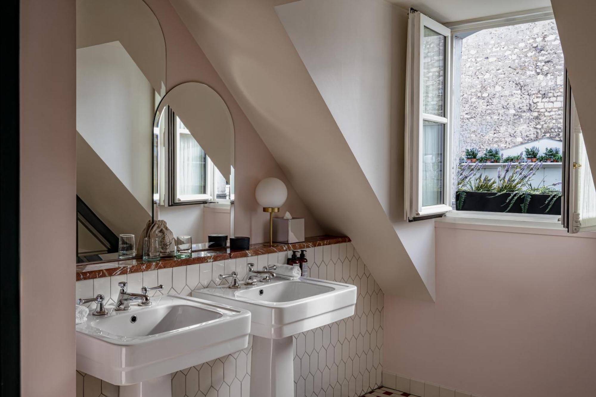 Junior Suite Parisian Eaves,1731522442:JPEG