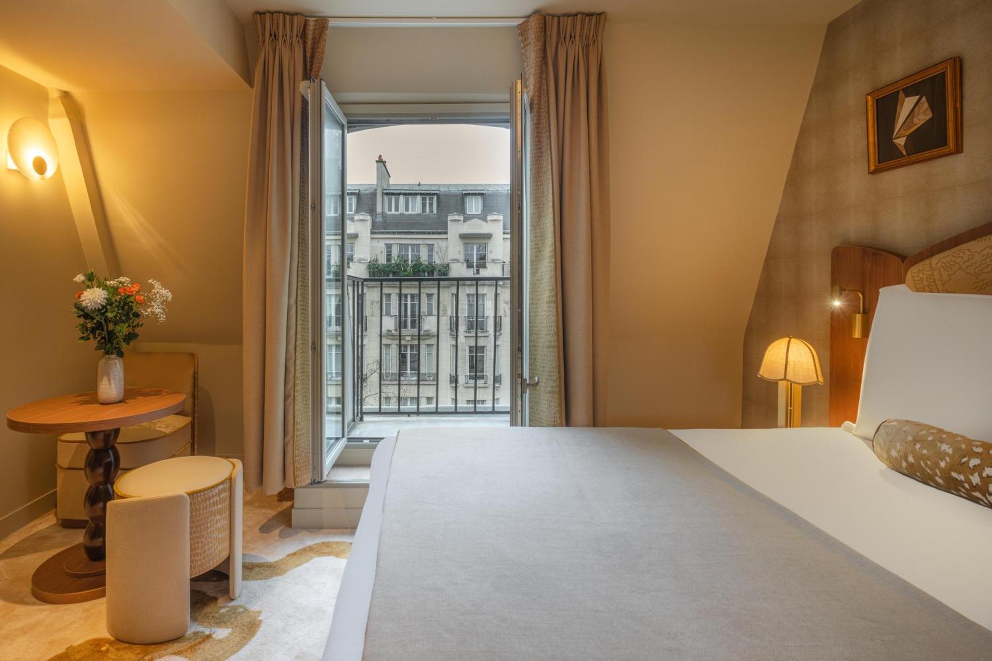Quarto Duplo Clássico com Vista da Torre Eiffel