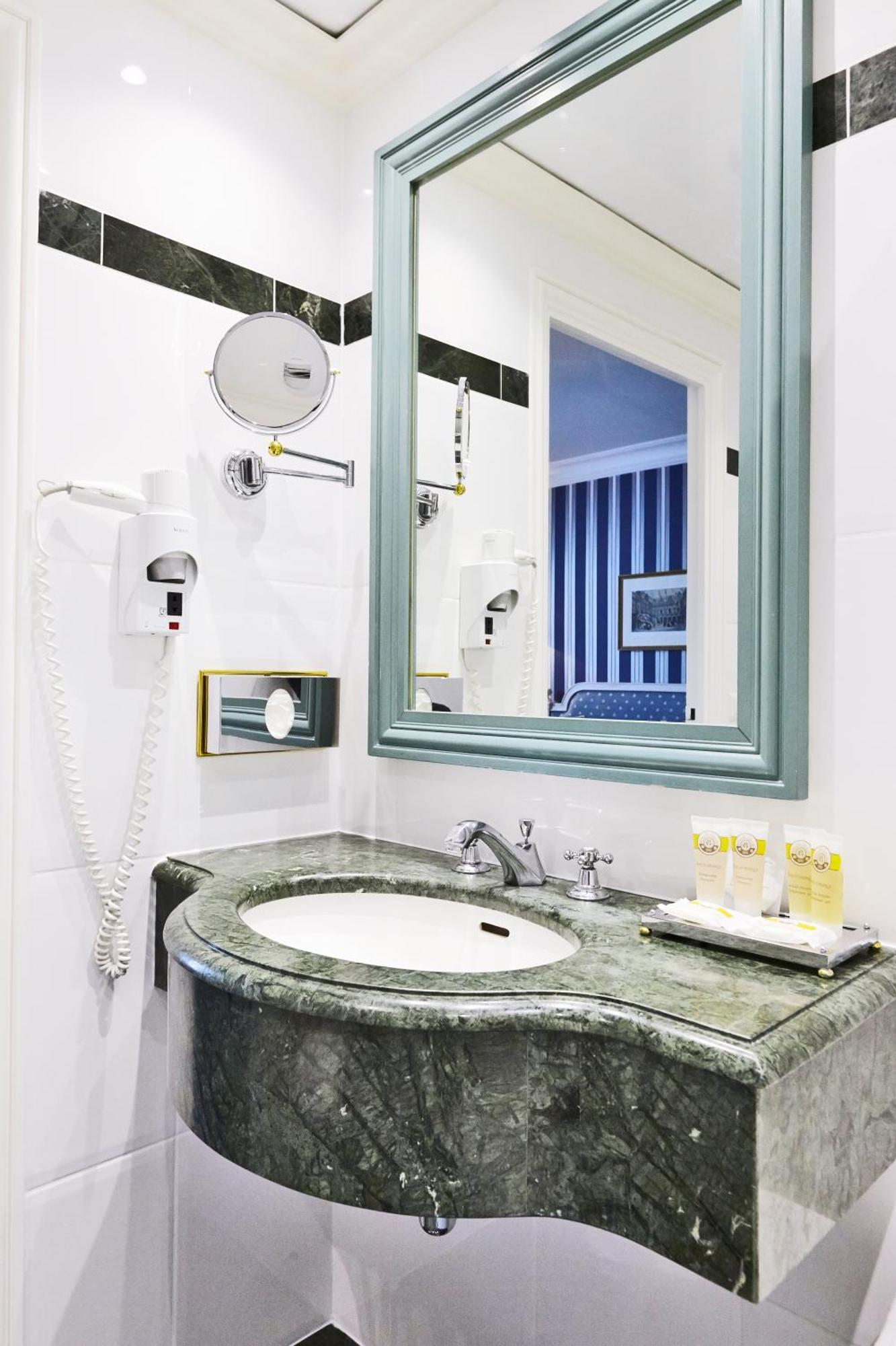 Triple Room,60910939:JPEG