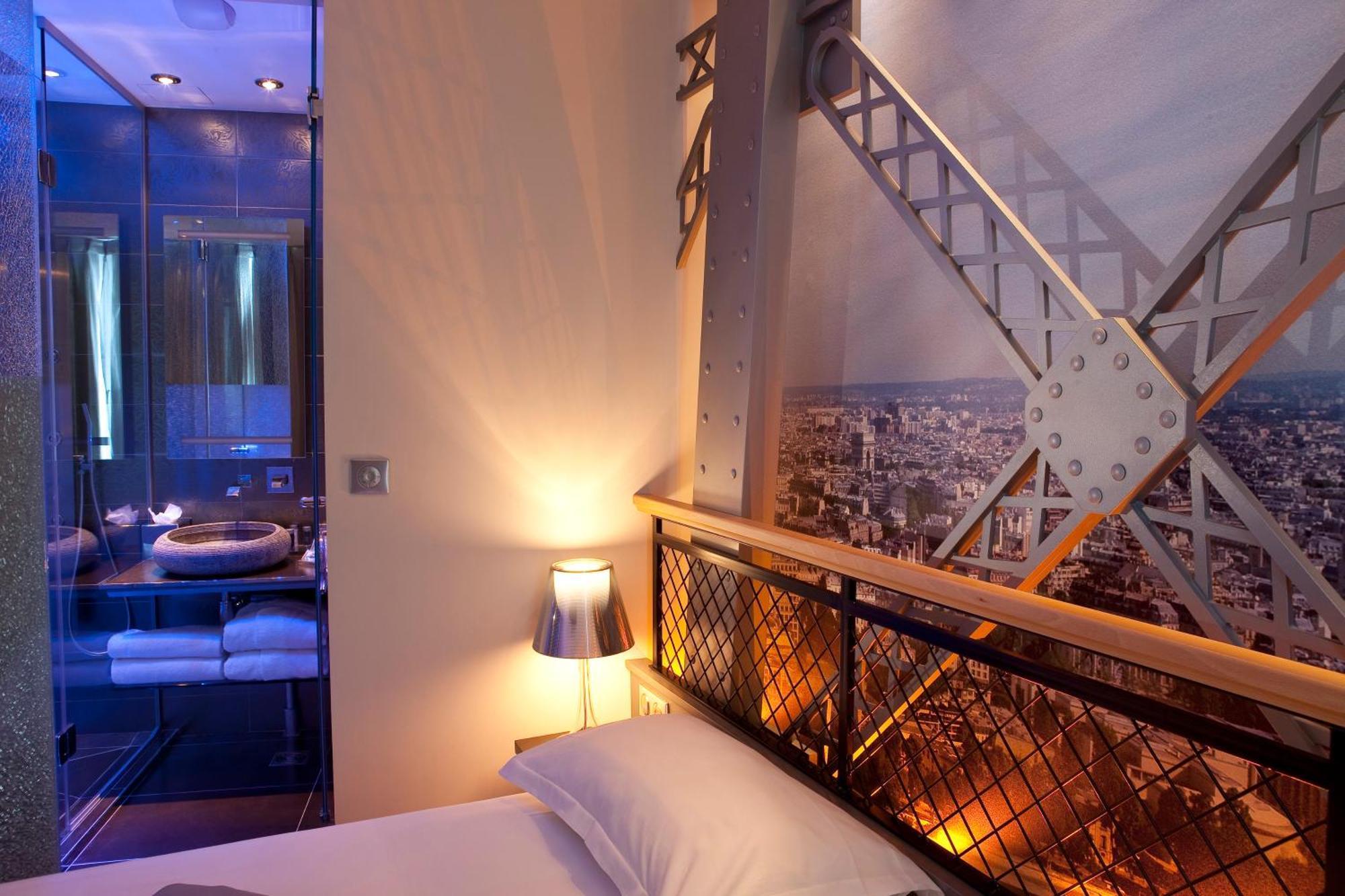 Quarto Duplo Tour Eiffel com Chuveiro