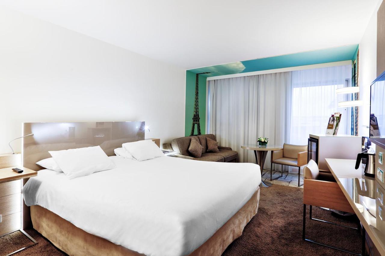 Two rooms close to each other,762066160:JPEG