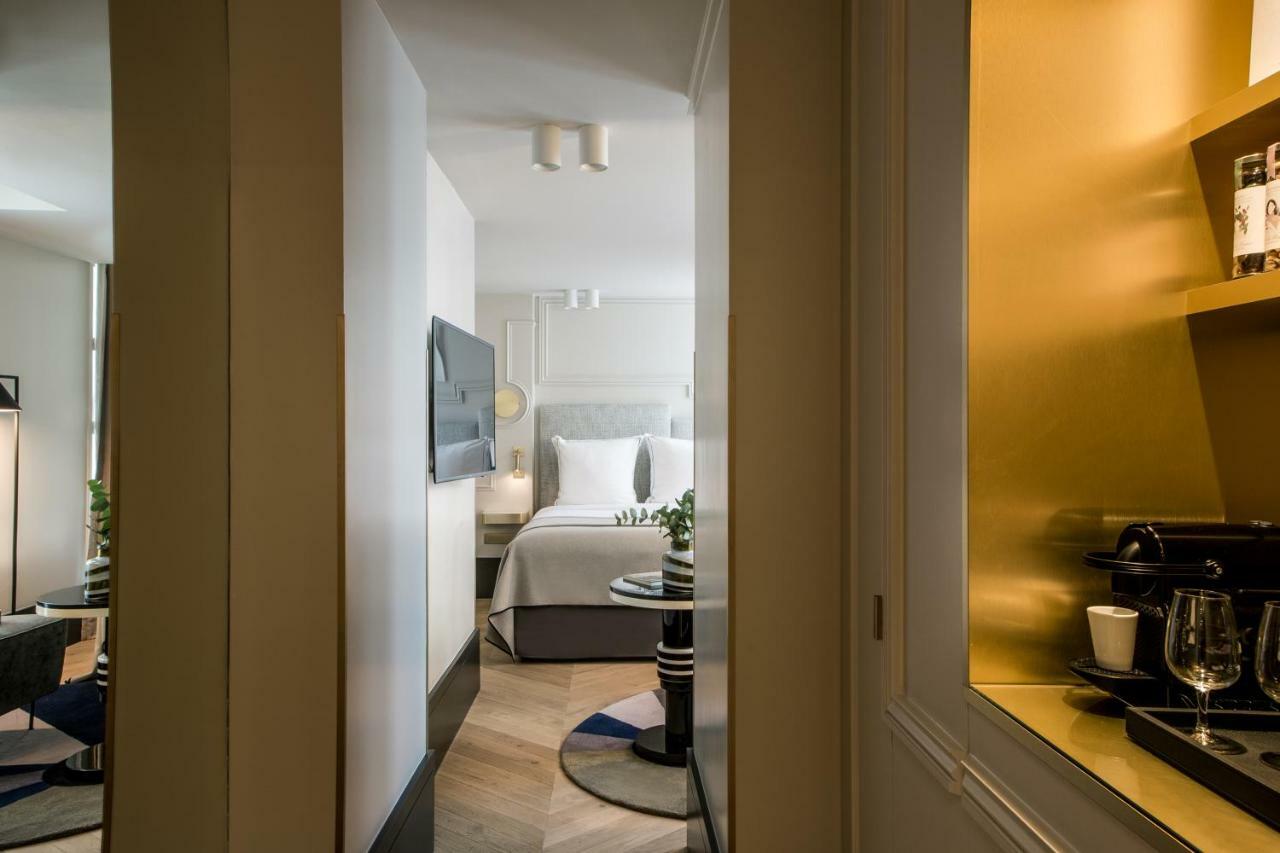 Deluxe Room,769088278:JPEG