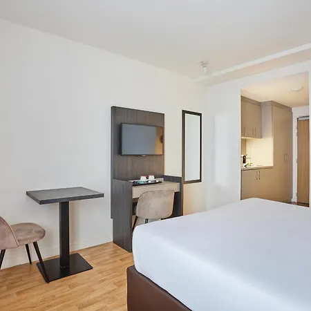 Appart'Hotel Odalys City - Paris Montmartre-3
